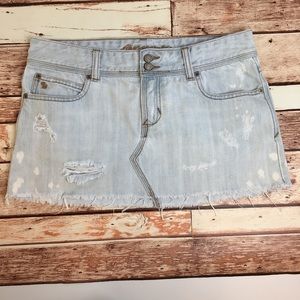 🎉Abercrombie & Fitch} light destroyed denim mini.